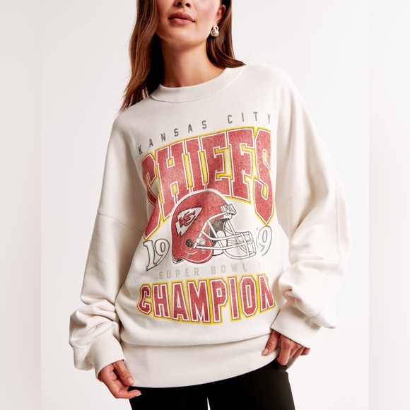 Abercrombie & Fitch Tops - Abercrombie x NFL Chiefs Oversized Sunday Crew